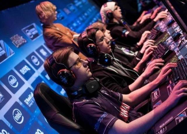 当她的对手 当她的对手