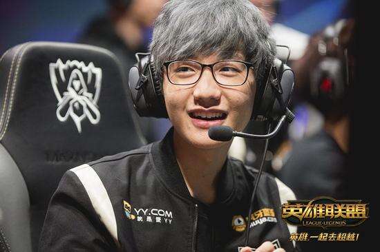 还与她对比 还与她对比