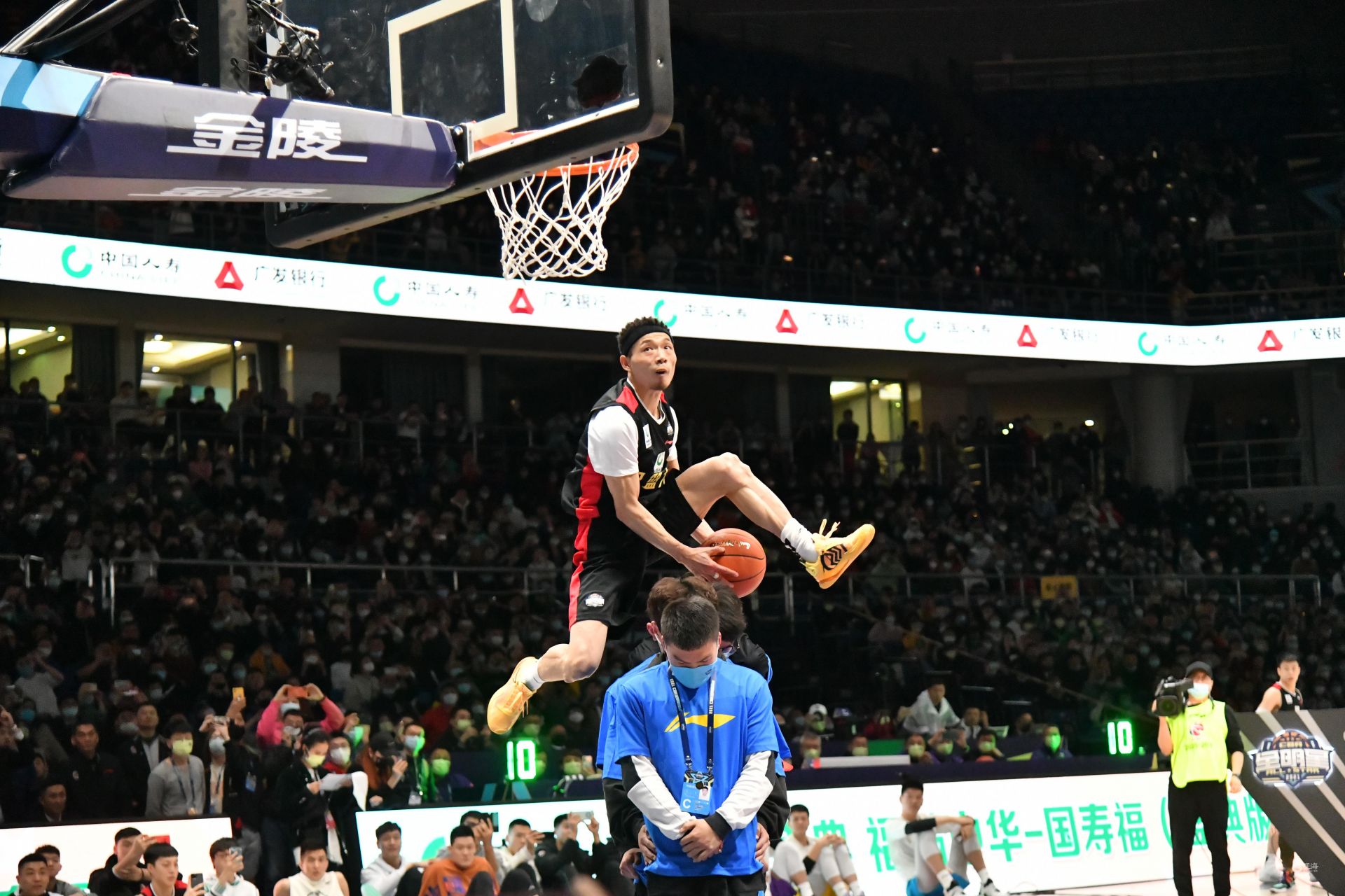 后者专注禁 后者专注禁