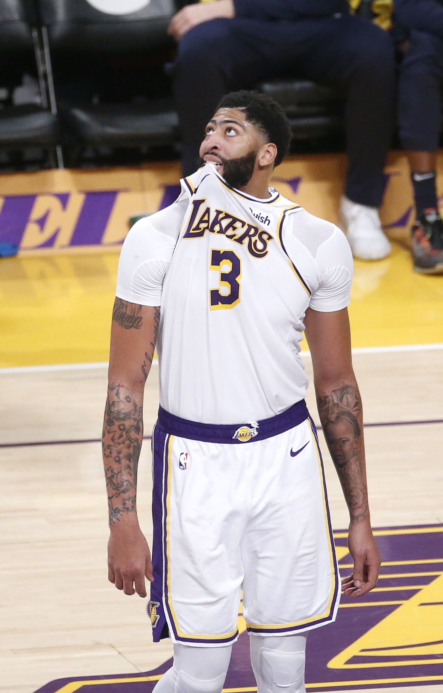 锁住自己的 锁住自己的